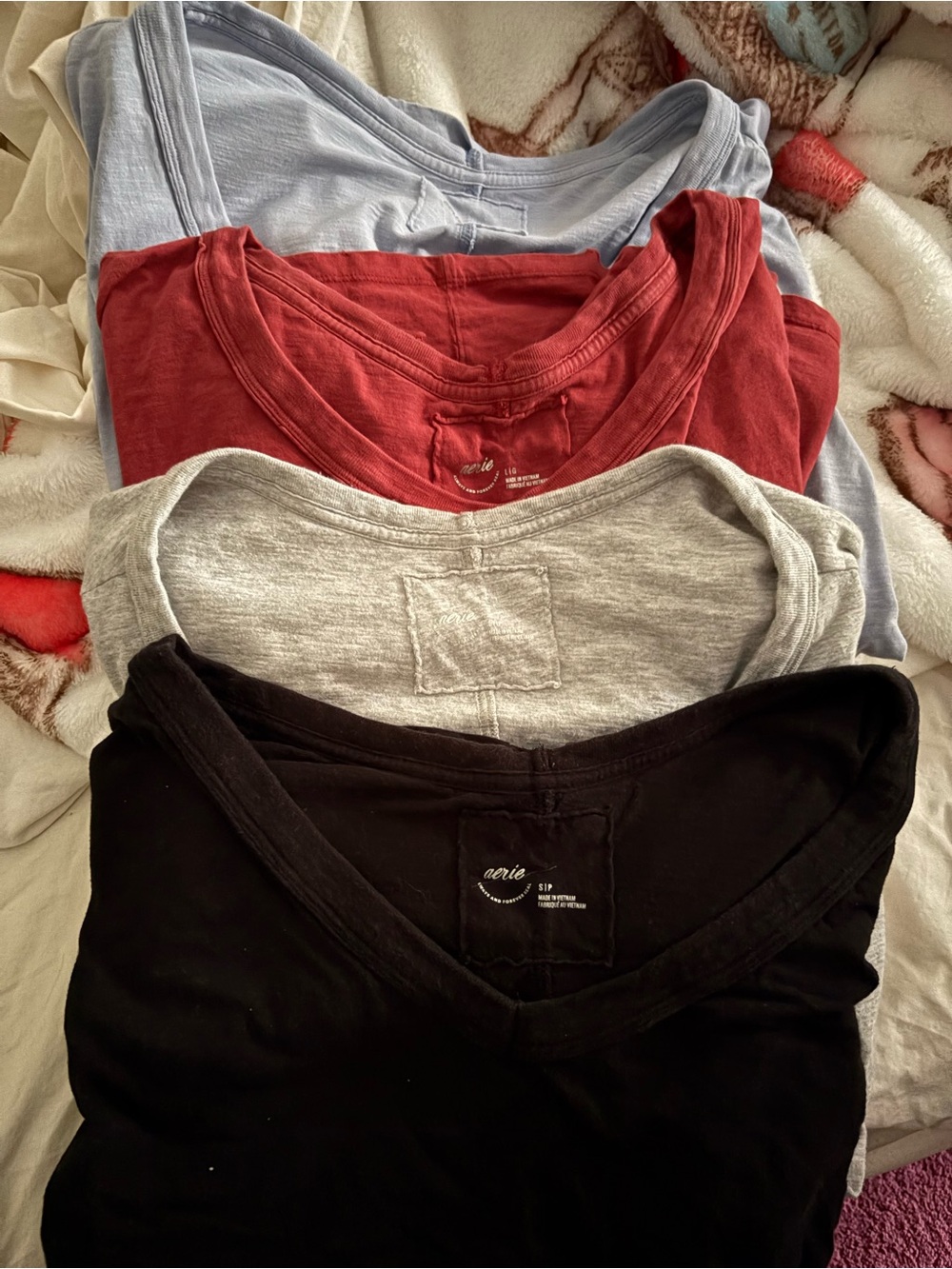 Bundle of 4 aerie v neck tees